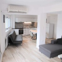 Panorama House 3 Panorama House – ενιαίος χώρος με καναπέ, τραπέζι φαγητού και κουζίνα, άνετη διάταξη