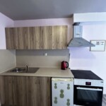 365 Studio 11 Πλήρως εξοπλισμένη κουζίνα με ψυγείο, εστίες και καφετιέρα.