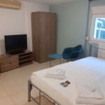 Blue Studio Καβάλα 1 Blue Studio Καβάλα – τουαλέτα με θερμοσίφωνα και καθαρό χώρο