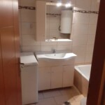 Blue Studio Καβάλα 9 Blue Studio Καβάλα – μοντέρνο μπάνιο με καθρέφτη και νιπτήρα