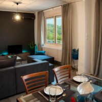 Aegean View Villa 10 Aegean View Villa – Τραπεζαρία στρωμένη για τέσσερα άτομα