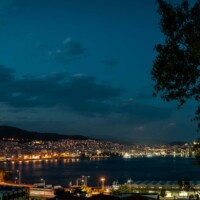 Aegean View Villa 3 Aegean View Villa – Πανοραμική νυχτερινή άποψη της Καβάλας και του κόλπου