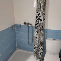 Castle View Deluxe Καβάλα – μπάνιο μοντέρνου σχεδιασμού με καμπίνα ντους