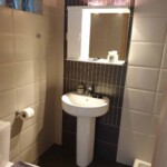 Castle View Superior 16 Castle View Superior Καβάλα – μπάνιο μοντέρνου σχεδιασμού με καμπίνα ντους