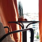 Castle View Superior 10 Castle View Superior Καβάλα – ανοιχτός χώρος σαλονιού με φυσικό φως