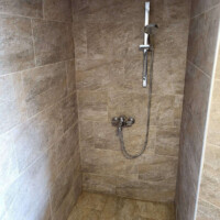 Kaliva Luxury Villa 13 Kaliva Luxury Villa – Μπάνιο με καμπίνα ντους και ποιοτικά amenities