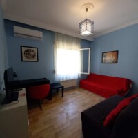 Harmony Apartment 7 Άνετο σαλόνι με καναπέ και φυσικό φως στο Harmony Apartment, 50μ από θάλασσα