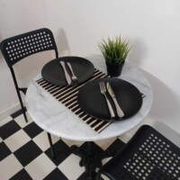 Harmony Apartment 10 Στρογγυλό τραπέζι με σερβίρισμα για δύο στο Harmony Apartment, 50μ από τη θάλασσα.
