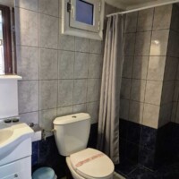 Old Town Apartment 9 Μπάνιο με ντους και τουαλέτα σε καθαρό και λειτουργικό διαμέρισμα στην Καβάλα