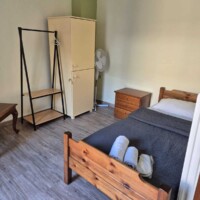 Old Town Apartment 5 Υπνοδωμάτιο με μονό ξύλινο κρεβάτι σε ήσυχο διαμέρισμα στην Καβάλα