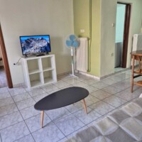 Old Town Apartment 1 Καθιστικό με τηλεόραση και ανεμιστήρα σε άνετο διαμέρισμα στην Καβάλα