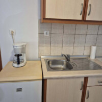 Νεροχύτης και πάγκος κουζίνας στο Blue Apartment Kavala