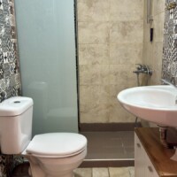 Μπάνιο με ντουζιέρα στο Luxury Apartment Kavala